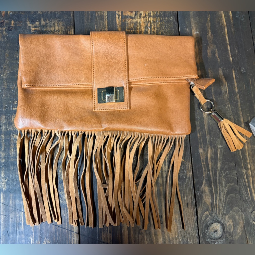 JUST FAB fringe clutch